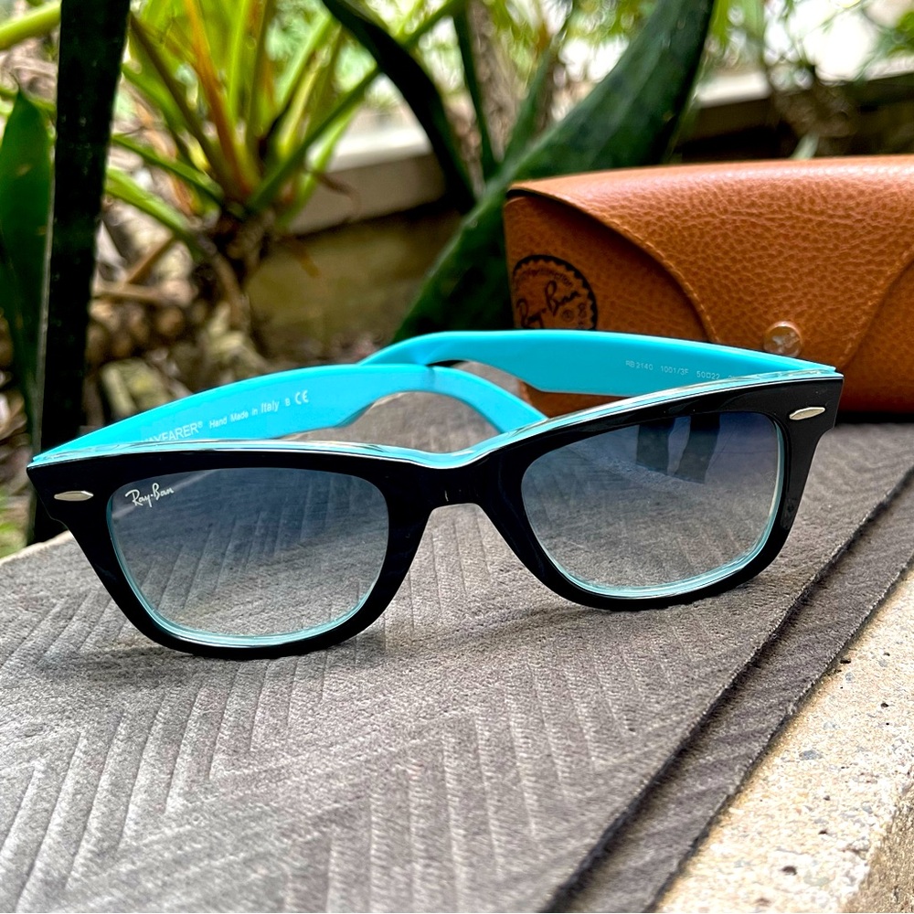 🕶️ Classic Ray-Ban Black and Turquoise Blue Wayfarer Sunglasses Vint (Pre-Loved)